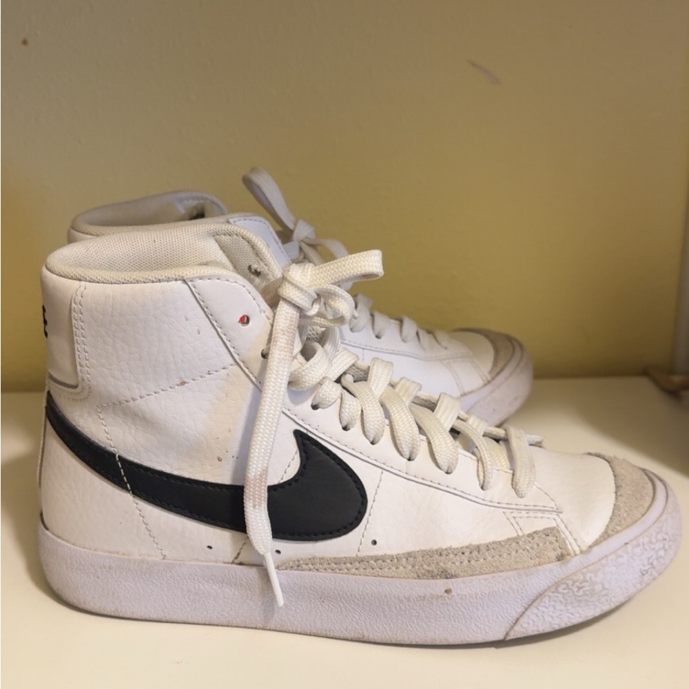 Nike Kids White and Black Sneakers